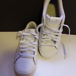 White and silver 7.5 Puma tennis shoes